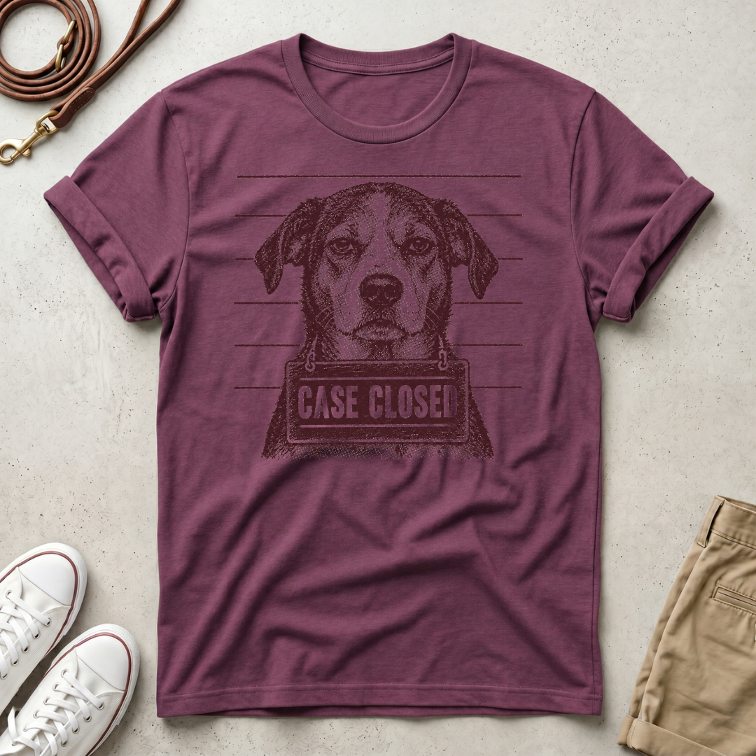 Case Closed dog mugshot t-shirt in Berry